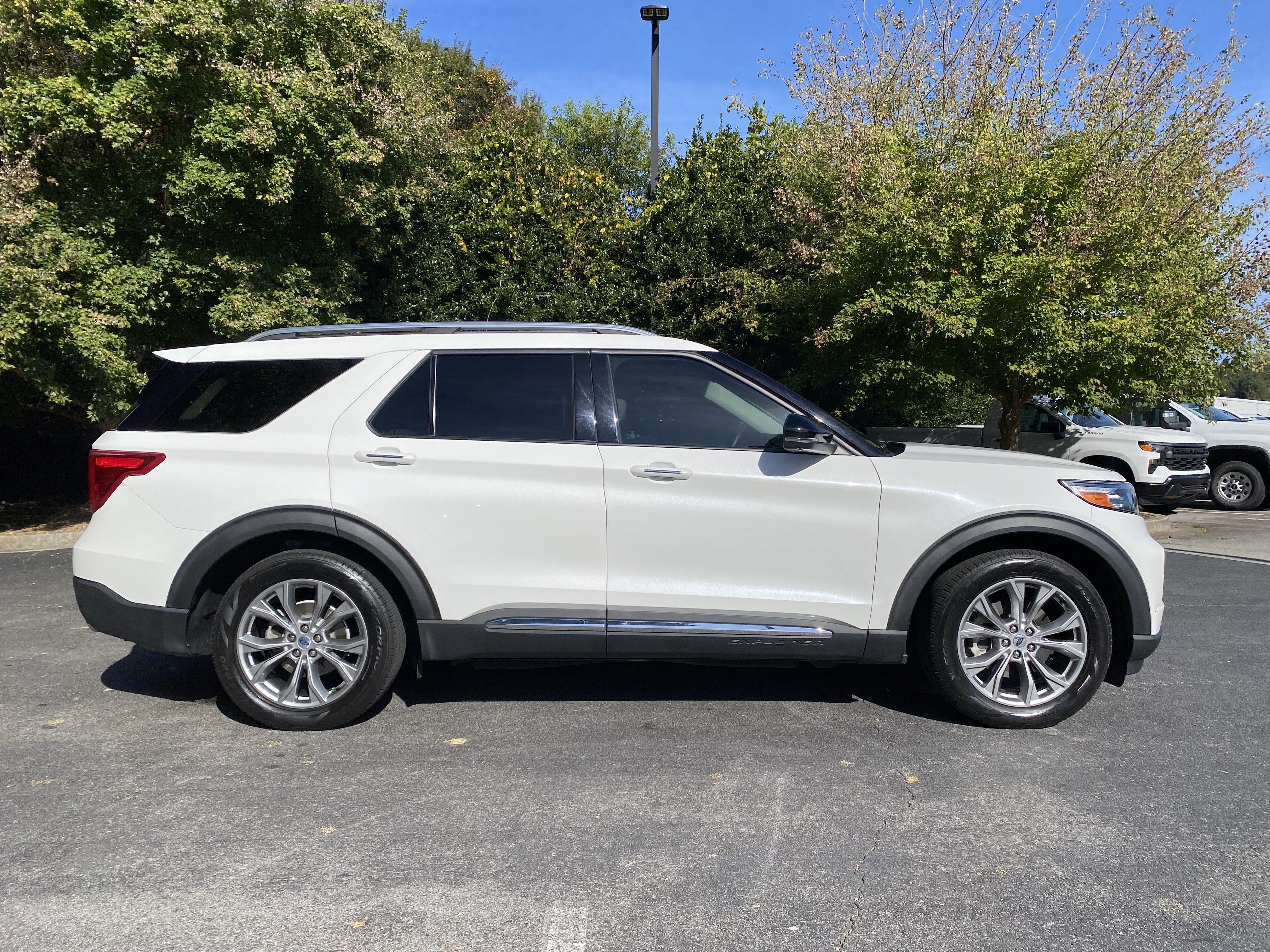 Used 2022 Ford Explorer Limited w/ Equipment Group 301A RWD image 10