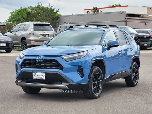 Used 2022 Toyota RAV4 SE AWD/4WD image 4