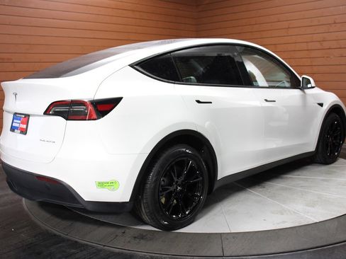 Used 2023 Tesla Model Y Long Range image 8