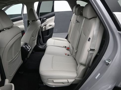 Used 2025 Kia Sorento S w/ Panoramic Sunroof Package FWD image 12