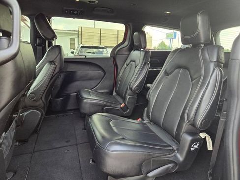 Used 2025 Chrysler Pacifica Select FWD image 25