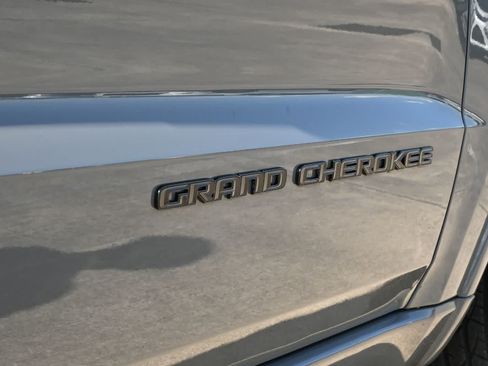 Used 2021 Jeep Grand Cherokee Laredo X RWD image 20