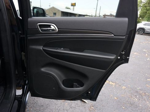 Used 2018 Jeep Grand Cherokee Limited AWD/4WD image 19