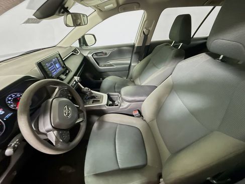 Used 2021 Toyota RAV4 LE FWD image 19