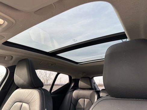 Certified 2023 Volvo XC40 B5 Plus w/ Climate Package image 18