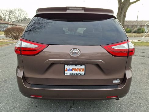 Used 2018 Toyota Sienna LE image 5