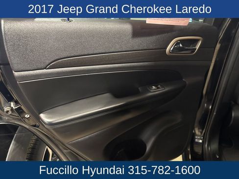 Used 2017 Jeep Grand Cherokee Laredo image 25