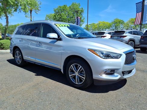Used 2020 INFINITI QX60 Luxe w/ Essential Package image 3