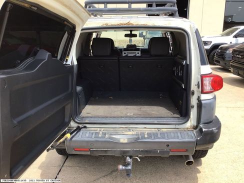 Used 2011 Toyota FJ Cruiser 2WD w/ Upgrade Pkg image 15