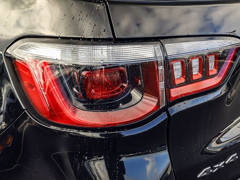 Used 2024 Jeep Compass Trailhawk image 25