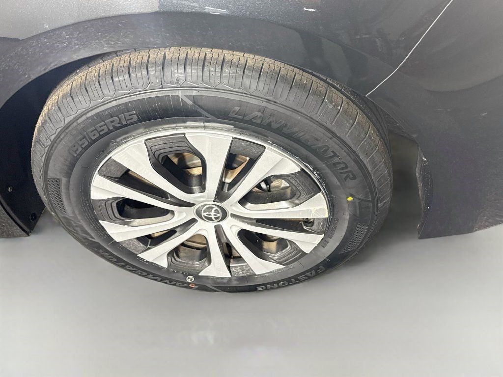 Used 2022 Toyota Corolla LE FWD image 36