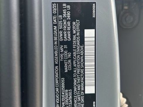 Certified 2025 Volvo XC40 B5 Plus AWD/4WD image 28