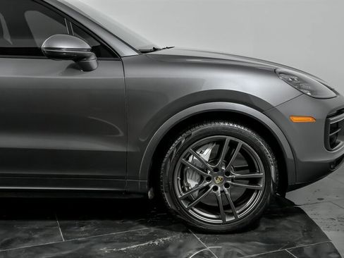 Used 2019 Porsche Cayenne Turbo image 14