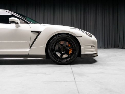Used 2015 Nissan GT-R Premium AWD/4WD image 30