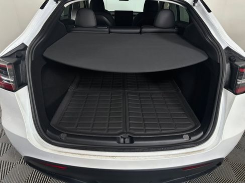 Used 2023 Tesla Model Y Performance image 8