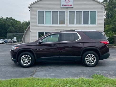 Used 2018 Chevrolet Traverse LT FWD image 2