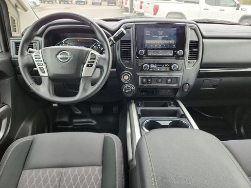 Used 2024 Nissan Titan SV w/ SV Convenience Package image 10