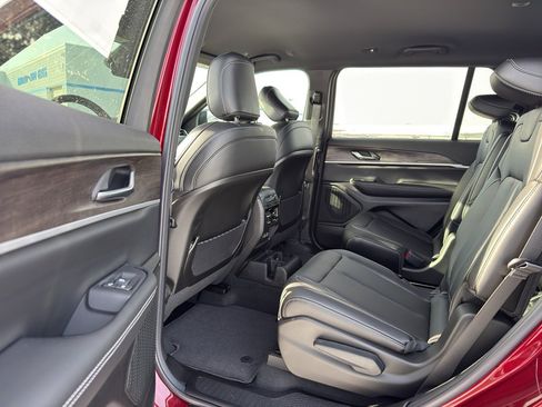 New 2025 Jeep Grand Cherokee L Limited image 30