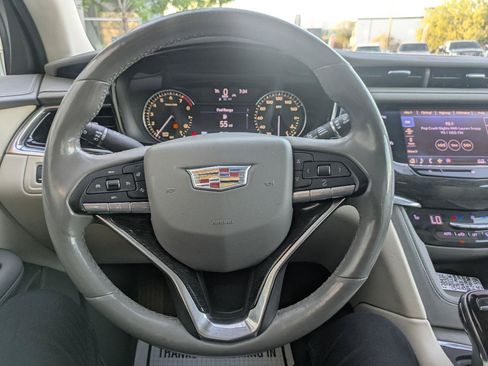 Used 2020 Cadillac XT6 Premium Luxury FWD image 9