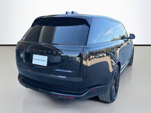 New 2025 Land Rover Range Rover Long Wheelbase SE image 5