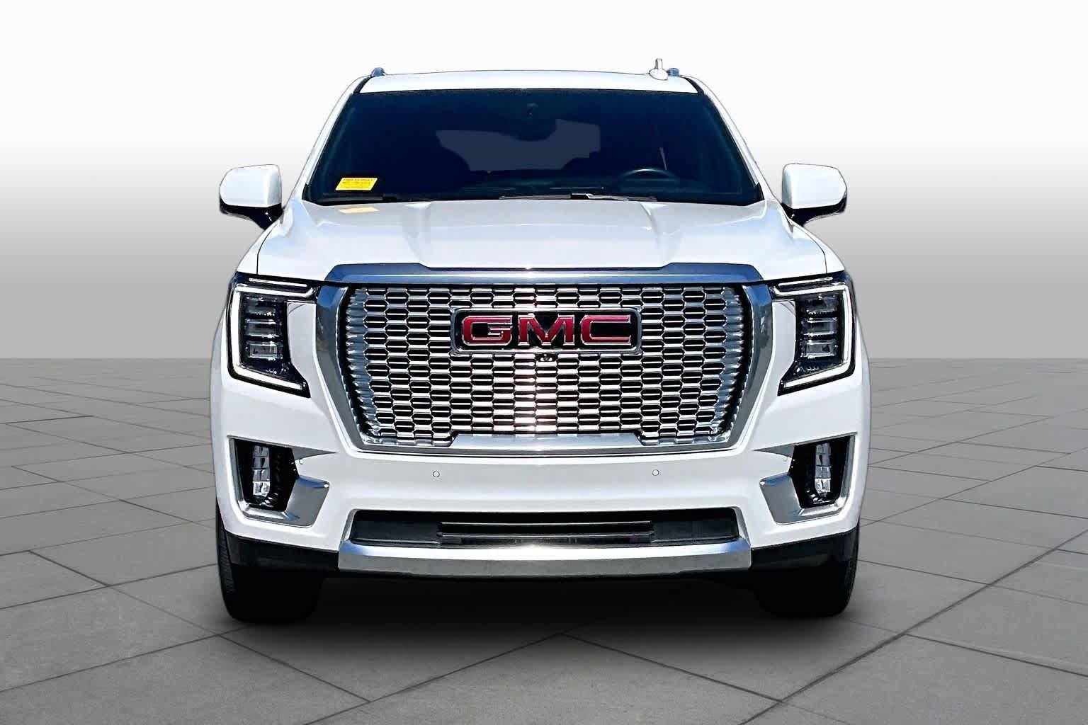 Used 2024 GMC Yukon Denali w/ Advanced Technology Package AWD/4WD image 4