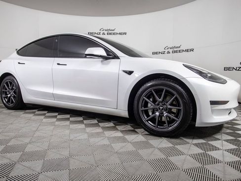 Used 2021 Tesla Model 3 Standard Range Plus image 3