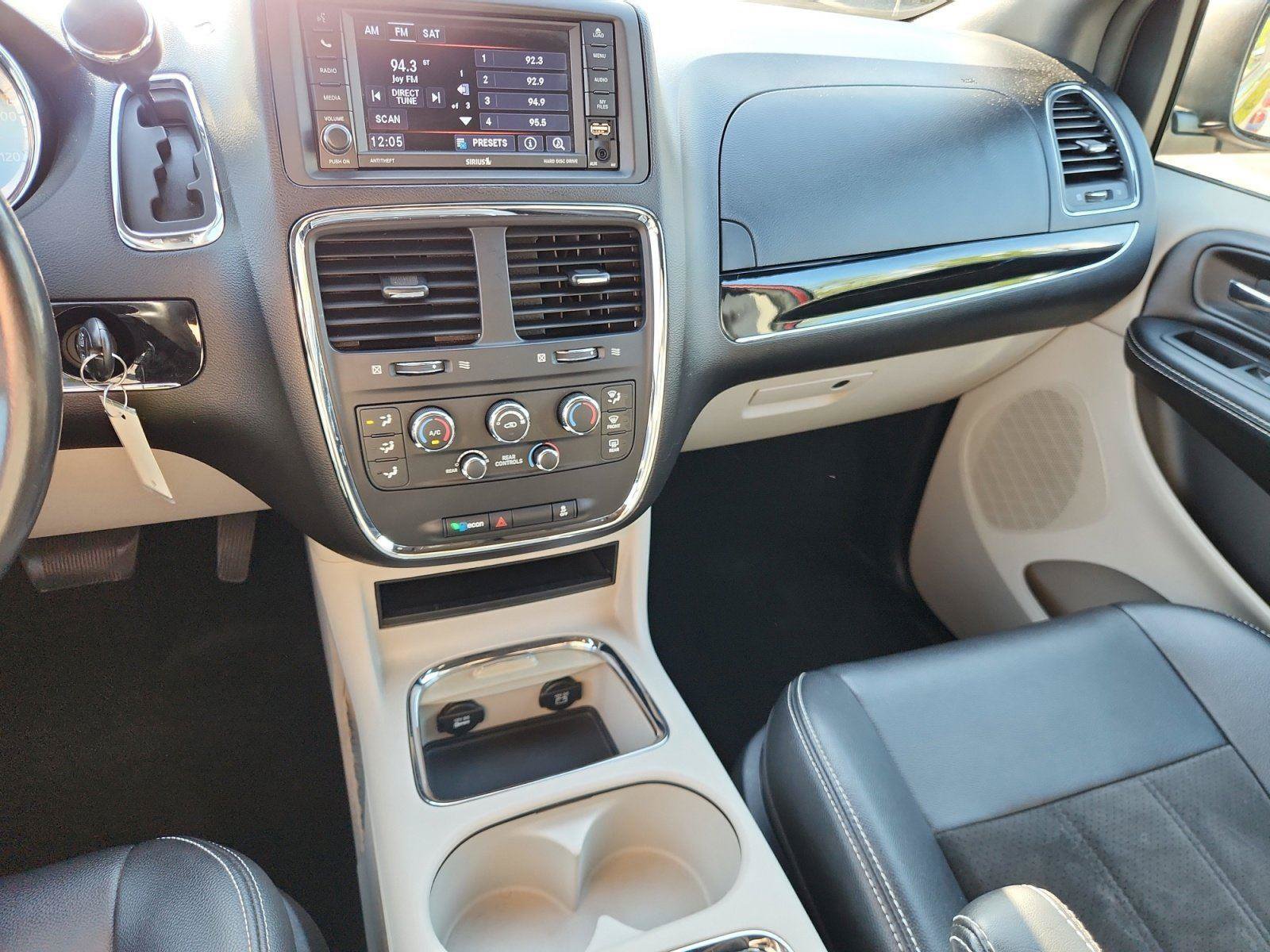 Used 2019 Dodge Grand Caravan SXT FWD image 28