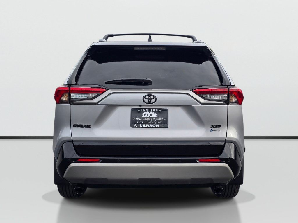 Used 2025 Toyota RAV4 XSE w/ Advanced Technology Package AWD/4WD image 4