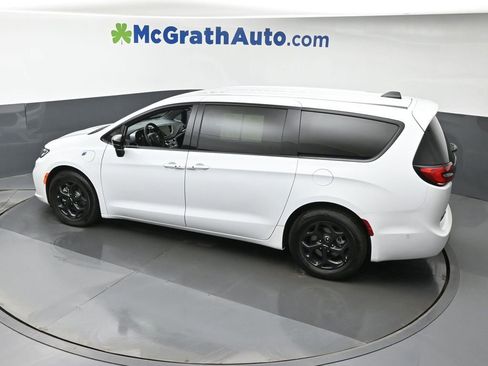 Used 2024 Chrysler Pacifica Select image 20