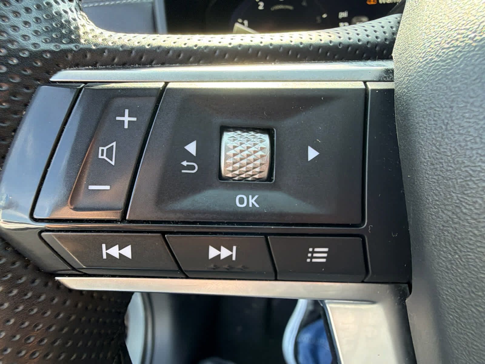 Used 2025 Mitsubishi Outlander SE FWD image 24