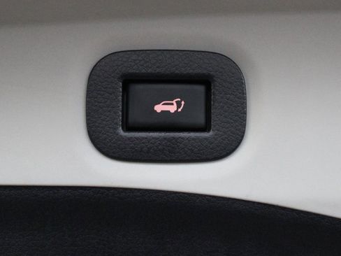 Certified 2019 Nissan Rogue SV w/ Premium Package image 21