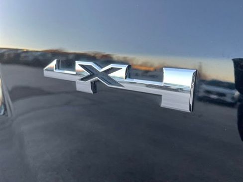 Used 2016 GMC Canyon SLT image 27