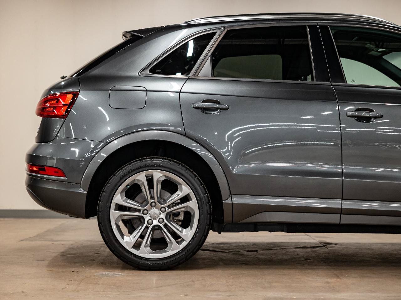 Used 2018 Audi Q3 2.0T Premium w/ Convenience Package AWD/4WD image 37