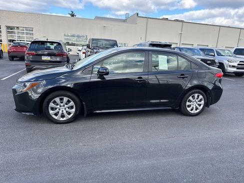 Used 2022 Toyota Corolla LE image 2