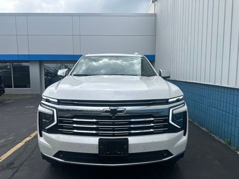 Used 2025 Chevrolet Suburban Premier AWD/4WD image 9