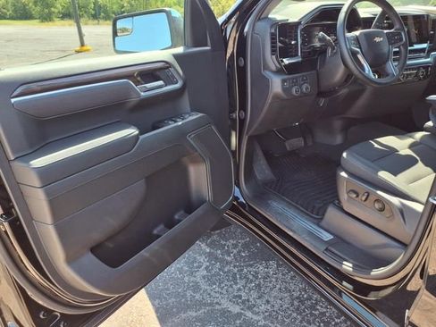 Used 2025 Chevrolet Silverado 1500 LT image 41