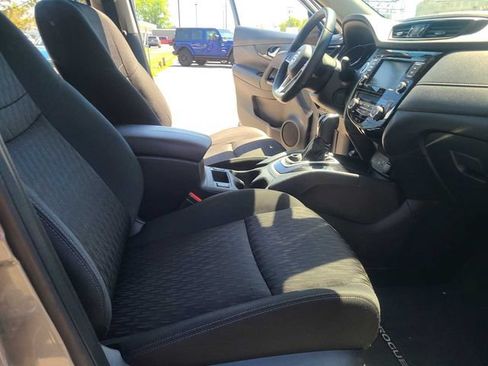 Used 2019 Nissan Rogue SV AWD/4WD image 17