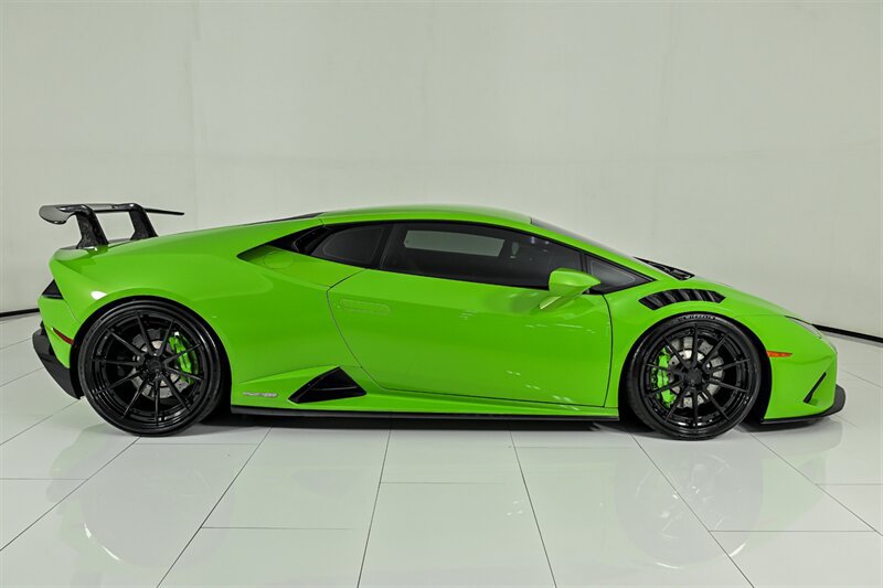 Used 2021 Lamborghini Huracan EVO RWD image 19