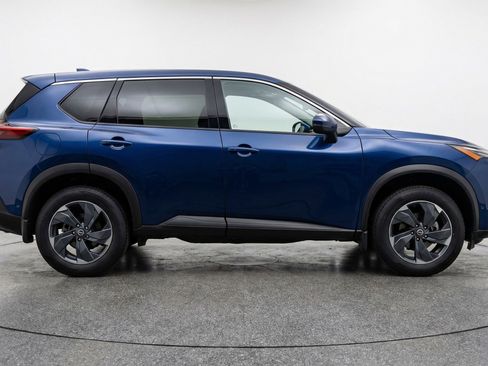 Used 2025 Nissan Rogue SV FWD image 11