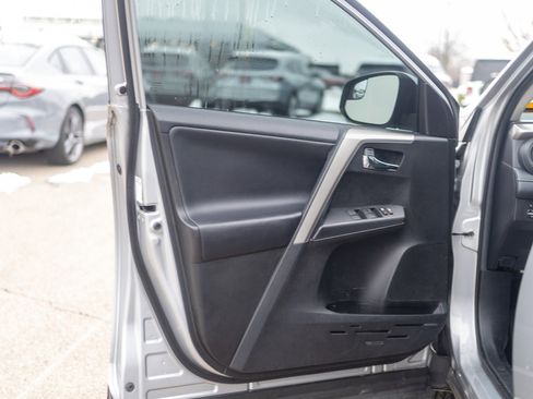 Used 2018 Toyota RAV4 XLE image 34