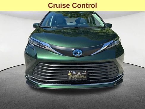 Used 2023 Toyota Sienna XLE w/ XLE Plus Package AWD/4WD image 4