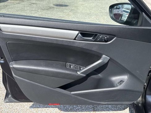 Used 2021 Volkswagen Passat 2.0T SE image 21