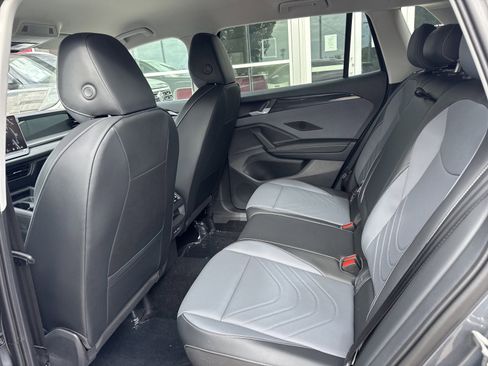 New 2026 Volkswagen Tiguan SE FWD image 28