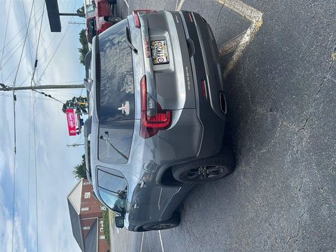 Used 2022 GMC Acadia AT4 w/ Technology Package AWD/4WD image 6