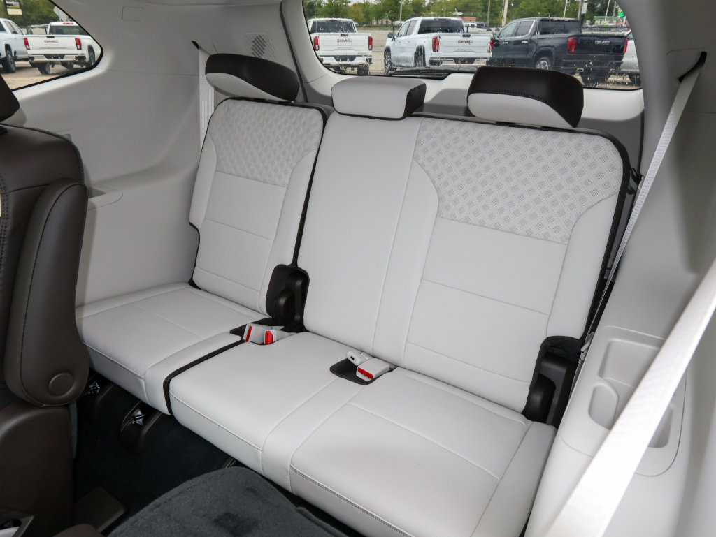 New 2027 GMC Acadia Denali w/ Denali Reserve Package FWD image 13