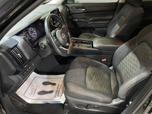 Used 2022 Nissan Pathfinder SV w/ SV Premium Package image 8