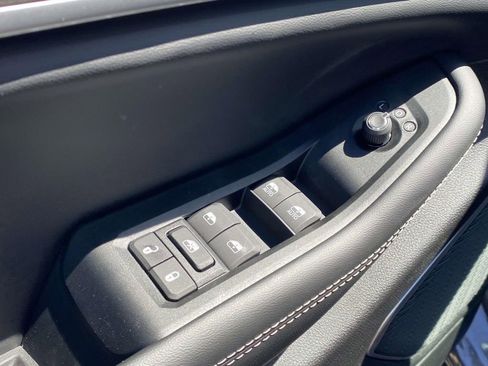 New 2026 Jeep Grand Cherokee L Limited w/ Luxury Tech Group II RWD image 38