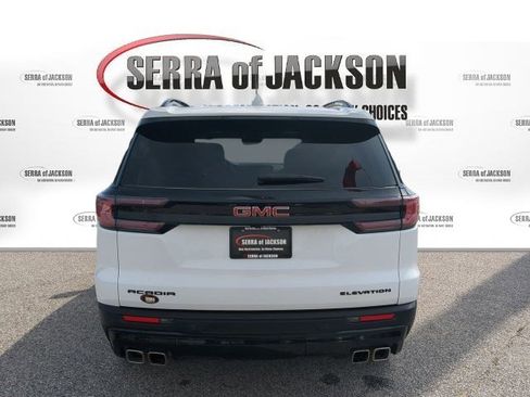 Used 2025 GMC Acadia Elevation w/ Elevation Premium Package FWD image 8