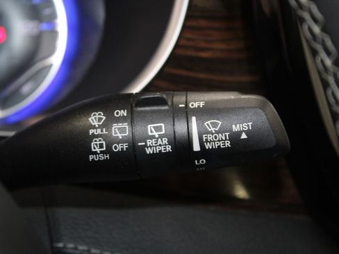 Used 2023 Chrysler Pacifica Limited FWD image 43