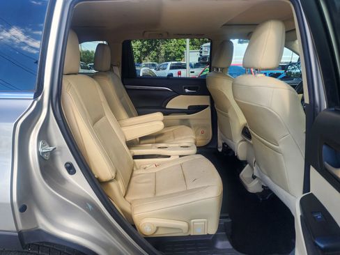 Used 2016 Toyota Highlander Limited image 10
